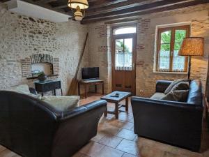 Charmante Maison Rurale avec Terrasse Privative, Proche A.77 et A.19, entre Gâtinais et Fontainebleau - FR-1-590-58