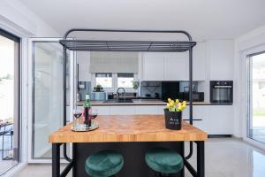 Apartments with parking space Podstrana, Split - 23092