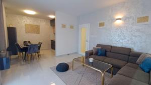 Apartments with a parking space Promajna, Makarska - 23181