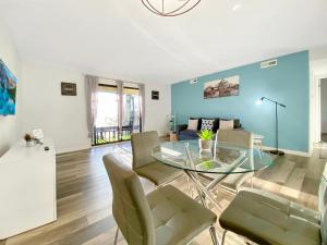 Prime location! Upscale, spacious 2BR-2 full BA Condo