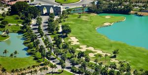 Stylish Peninsula Golf 3BR Oasis with Pool