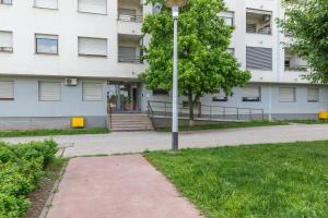 Apartments with parking space Zagreb - 22137