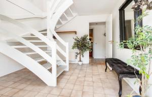 5 Bedroom Lovely Apartment In Tylstrup