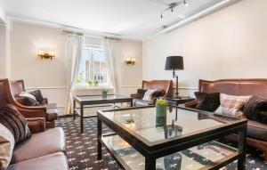 5 Bedroom Lovely Apartment In Tylstrup