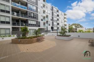 Vivid Unit Next to Campsie 6 mins to train station