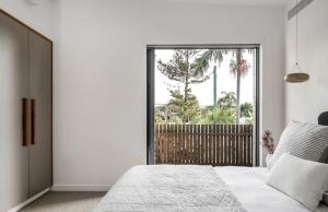 Kokos Beach House 1 - beachside luxury with pool