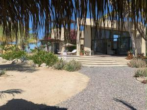 Todas Las Familias, Baja Dream House