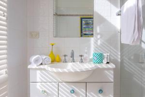 Escape To Narrabeen @ Sydney Northern Beaches - Home Away From Home