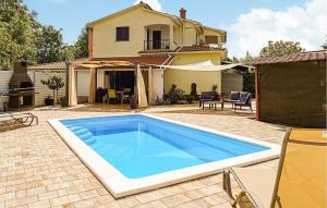 2 Bedroom Awesome Home In Zeliski