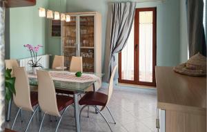 2 Bedroom Awesome Home In Zeliski