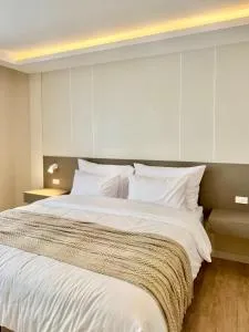 สุขใจแกรนด์ Luxury Boutique Hotel - Wang Saphung