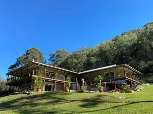 Yanada - Laughtondale