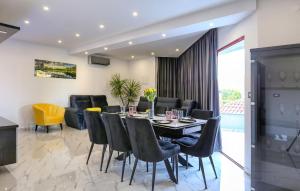 Amazing Apartment In Zadar With Wifi