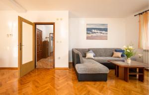 3 Bedroom Stunning Apartment In Kastav 