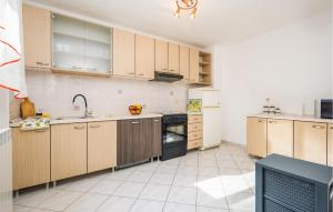 3 Bedroom Stunning Apartment In Kastav