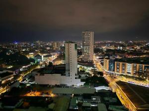 Avida Towers Davao COZY STUDIO with NETFLIX and FAST WIFI!