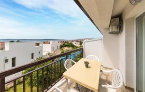 Cozy Apartment In Kastel Kambelovac