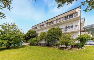 Amazing Apartment In Kastel Kambelovac