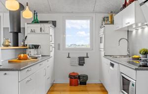 Nice Home In Lemvig With Wifi