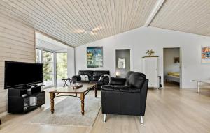 3 Bedroom Awesome Home In Ebeltoft