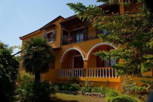 Villa Iliaktida - Private Villa with large Pool, Garden, Outdoor Kitchen & BBQ