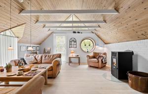 2 Bedroom Beautiful Home In Thyholm