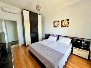 Red Infinity SeaView Apartment Saranda