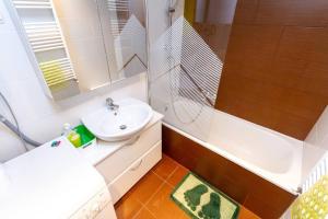 Galerie Grandeur with 2BR by NeWave Apartments