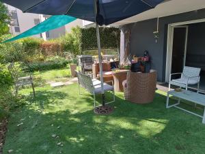 Sejours chez l'habitant Appartement entier Cozy Rdj Parking gratuit, proche tramway, stade OL, ARENA, Eurexpo, Aeroport StExupery, Gare TGV Lyon Partdieu : photos des chambres