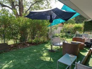 Sejours chez l'habitant Appartement entier Cozy Rdj Parking gratuit, proche tramway, stade OL, ARENA, Eurexpo, Aeroport StExupery, Gare TGV Lyon Partdieu : photos des chambres