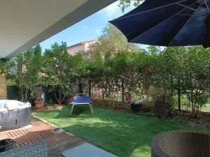 Appartement entier Cozy Rdj Parking gratuit, proche tramway, stade OL, ARENA, Eurexpo, Aéroport StExupéry, Gare TGV Lyon Partdieu - 德希内斯·尚皮埃