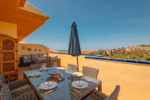 Cozy apartment, with sea views, large private terrace, close to the beach, El Faro, Mijas