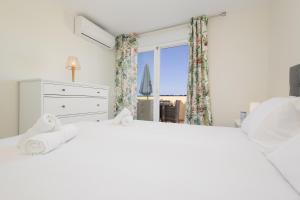 Cozy apartment, with sea views, large private terrace, close to the beach, El Faro, Mijas