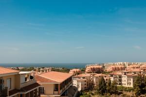 Cozy apartment, with sea views, large private terrace, close to the beach, El Faro, Mijas