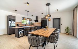 Gorgeous Home In Miranje Donje 