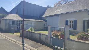 Maisons de vacances Maison plain pied, 2 chambres, longere typique , fraiche, dans bourg avec tous commerces : photos des chambres