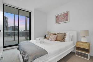 Waterfront 3Bed2B2C with 50 Sqm Expansive Balcony