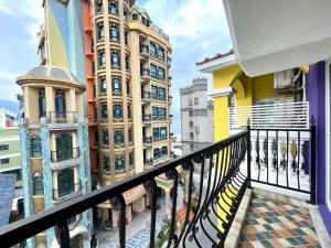 Deluxe Cityscape Twin Room