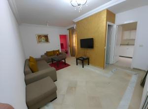 Ennasr 2 - Rez-de-Chaussée Chaleureux - Internet Fibre - Chaines International - Commerces et Services à Proximité - Service Navette