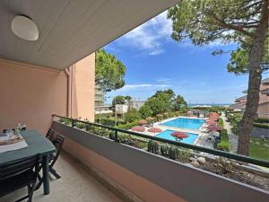 179 - Trilocale al primo piano al Residence Pineta con Piscina a 100 mt dal mare, con vista mare -SPIAGGIA INCLUSA