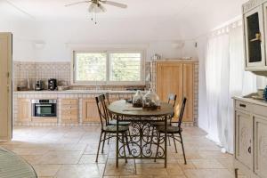 Trullo Vittoria Ostuni with private swimming pool