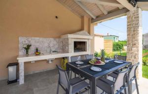 Beautiful Home In Maruzini With Wifi