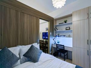 1BR Condotel with Balcony at FAME Residences #FM09