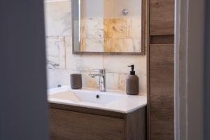 Delias Vatican House Near St Peters