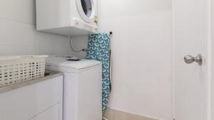 Craven Cottage at Full Moon Terraces - Tropical Queenslander Townhouse