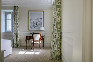 Hotels Hotel du Palais Biarritz, in The Unbound Collection by Hyatt : Chambre Lit King-Size Classique de Luxe