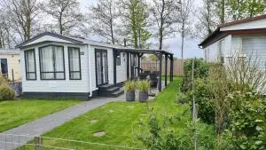 Chalet 516 op Recreatiepark De Wielen - Sint Maartensbrug