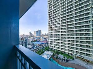 1BR Condotel with Balcony at FAME Residences #FM17