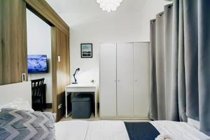 1BR Condotel with Balcony at FAME Residences #FM17