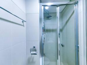 1BR Condotel with Balcony at FAME Residences #FM17